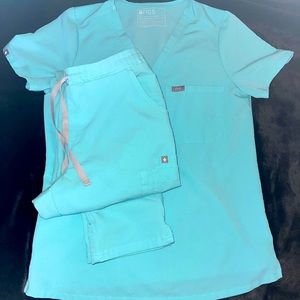 Fresh aqua fig scrubs